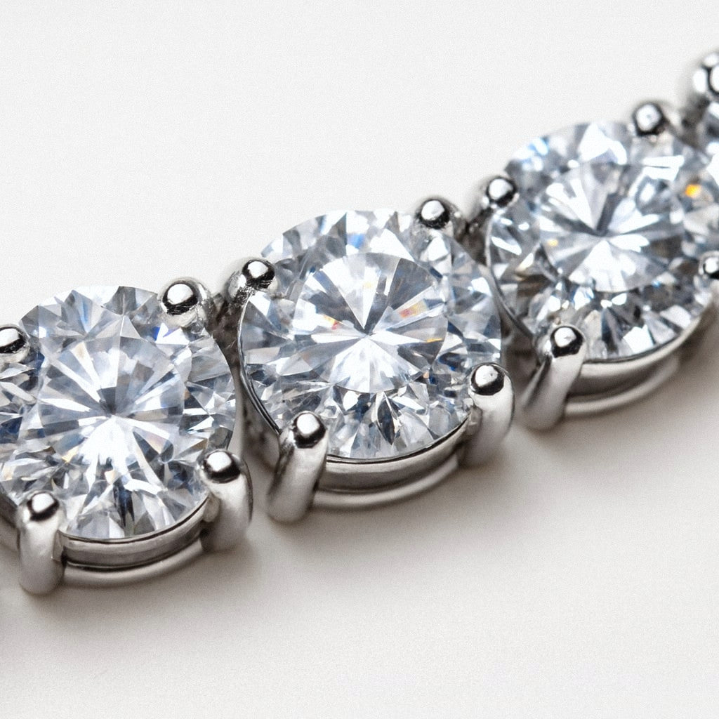 Moissanite tennis necklace stone detail