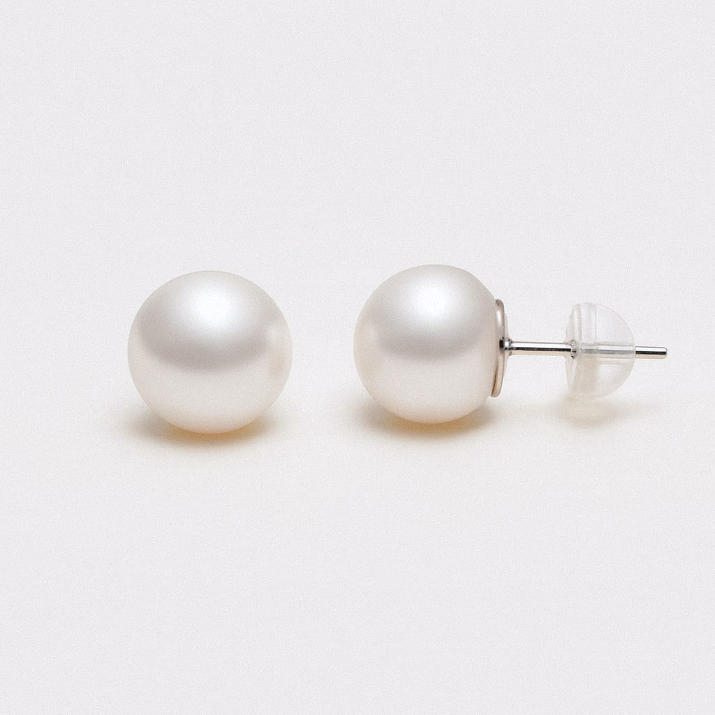Cultured freshwater pearl stud earrings