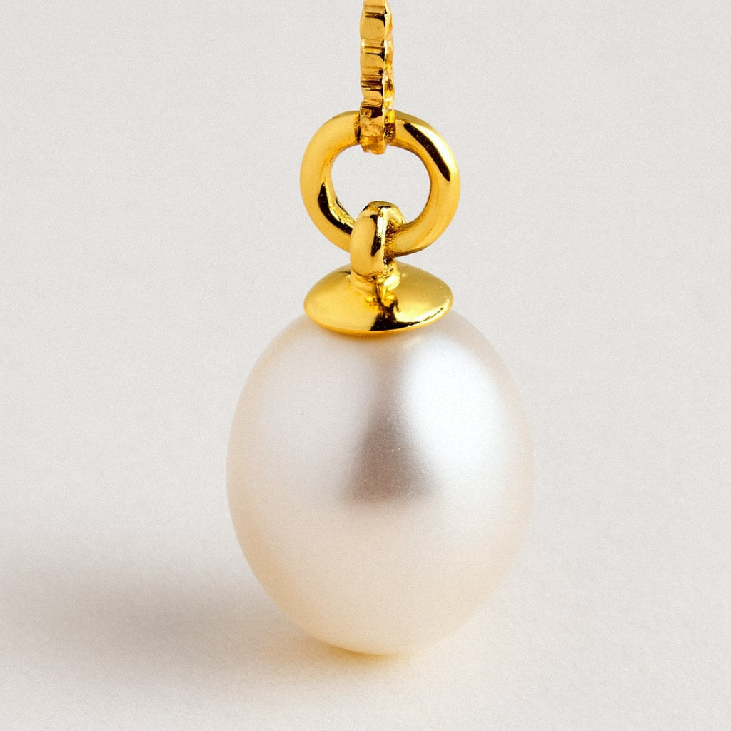 Pearl Threader Earrings, Freshwater Pearl Drops on 18k Gold Plated Sterling Silver Chain, close-up detail