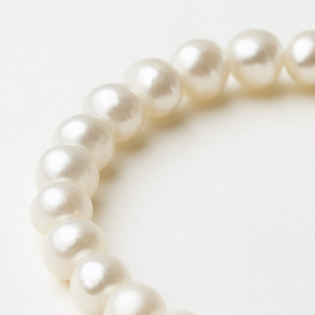 Pearl Bracelet, Freshwater Pearl Stretch Bracelet 4mm to 7mm, close-up detail